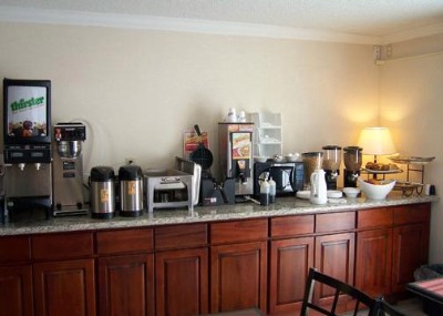 Quality Inn & Suites - Free Deluxe Hot Breakfast
