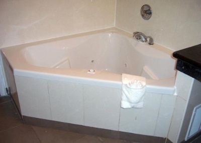 Quality Inn & Suites - Jacuzzi In Suites