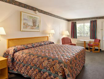 Ramada Limited - Kingsize Bed Room