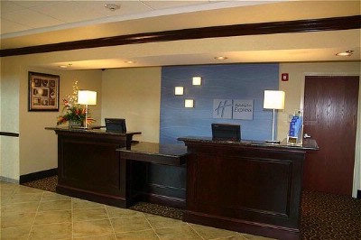 Holiday Inn Express & Suites - 