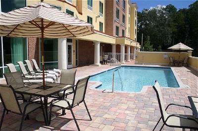 Holiday Inn Express & Suites - 