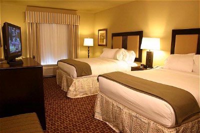 Holiday Inn Express & Suites - 
