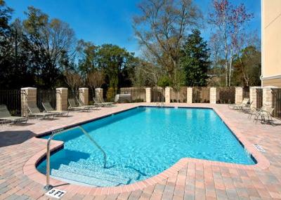 Comfort Suites Jacksonville - Outdoor Pool With Sundeck