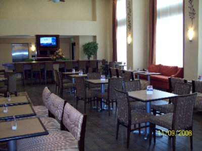 Hampton Inn & Suites Oakland Airport Alameda - Lobby / Breakfast Area
