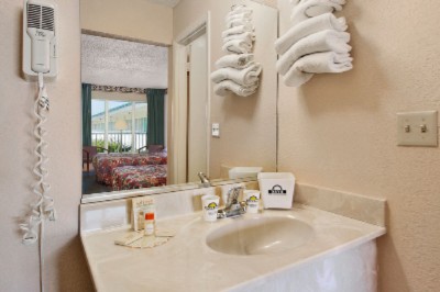 Days Inn - Bathroom