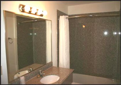 America's Best Value Inn Downtown - Granite Bathroom