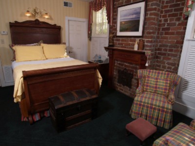 Hamilton Turner Inn - Casimir Pulaski Room 101