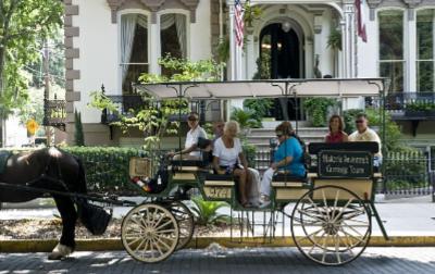 Hamilton Turner Inn - Carriage Tour Pick Up