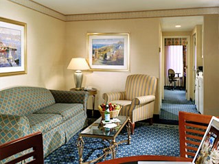 Doubletree Guest Suites Boston - Guest Room - Premium Suite