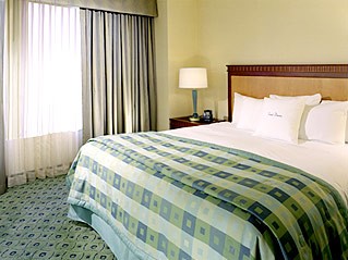 Doubletree Guest Suites Boston - Guest Room - 2 Room Suite W/ King Bed