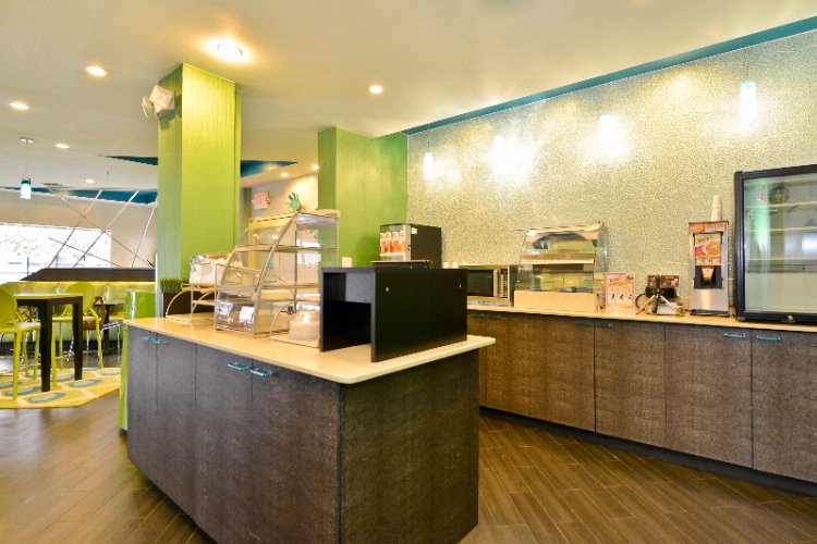 Holiday Inn Express Sanford / Lake Mary - Patio & Bbq Area