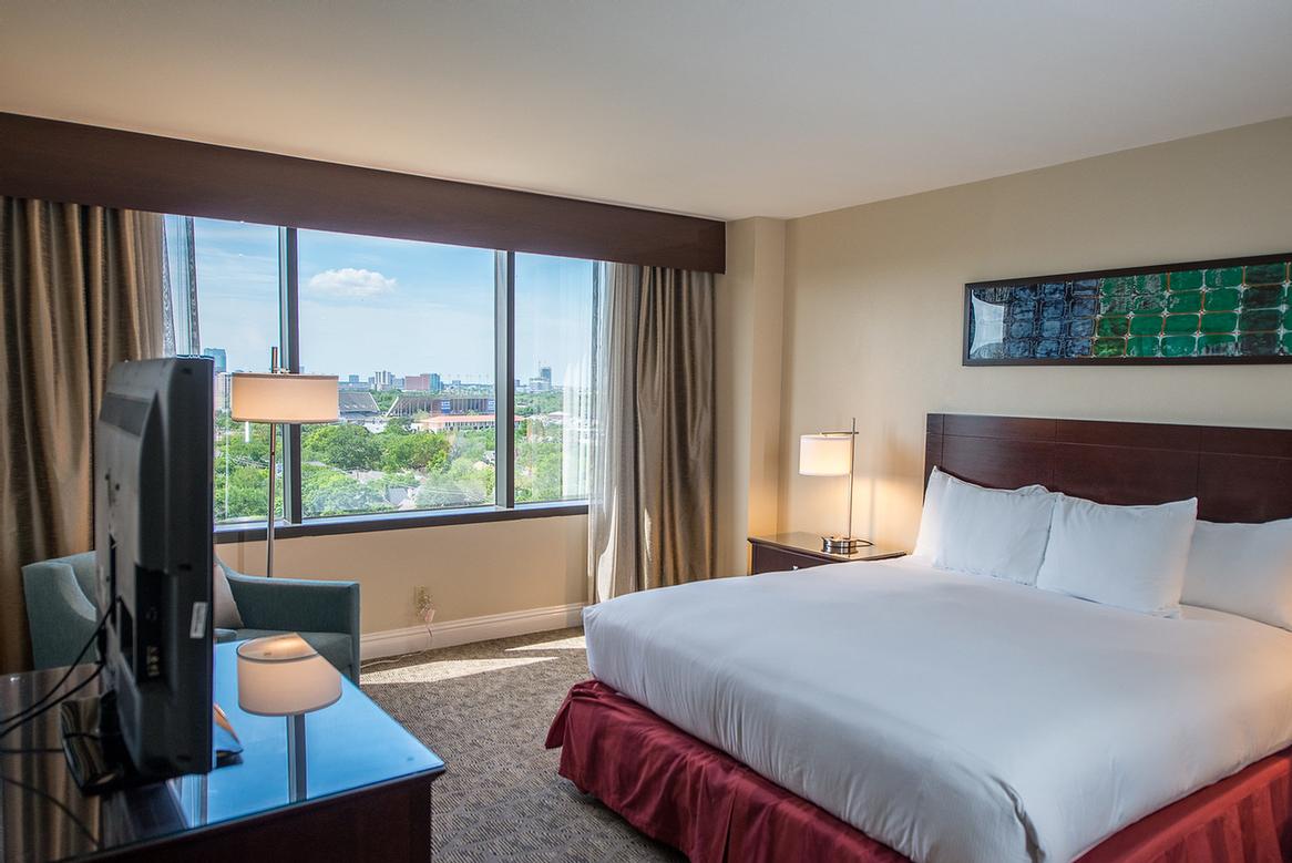 Hilton Houston Plaza / Medical Center - Suite's Parlor Room