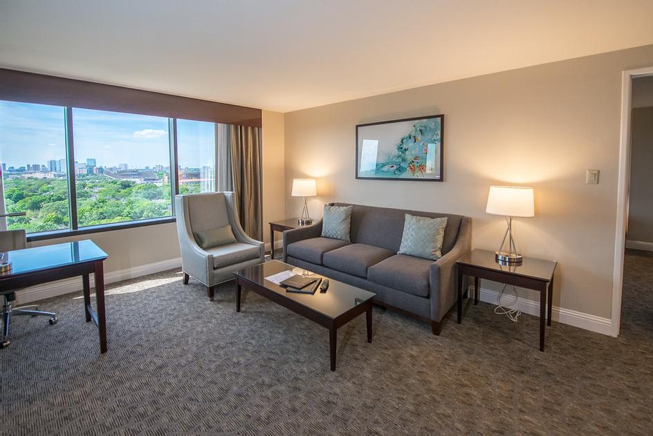 Hilton Houston Plaza / Medical Center - Pool Deck & Track