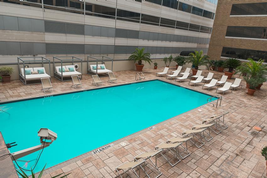 Hilton Houston Plaza / Medical Center - Pool Deck