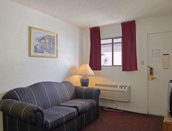 Fiesta Inn & Suites - Living Room Area