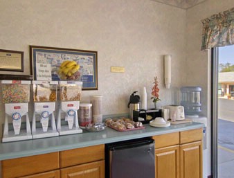 Howard Johnson Express Inn - Continental Breakfast