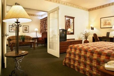 Country Inn & Suites Albuquerque - Guest Two Room Suite