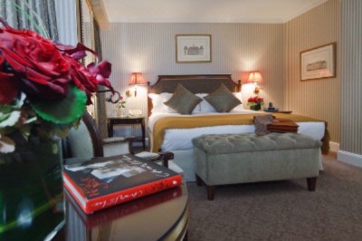 Hotel Plaza Athenee New York - Executive Suite Bedroom