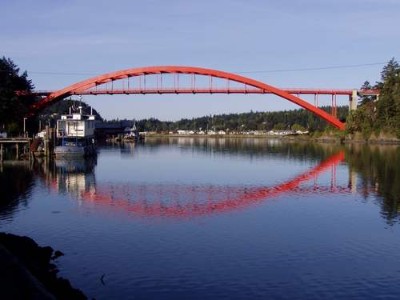 La Conner Channel Lodge - La Conner's Own Rainbow Bridge