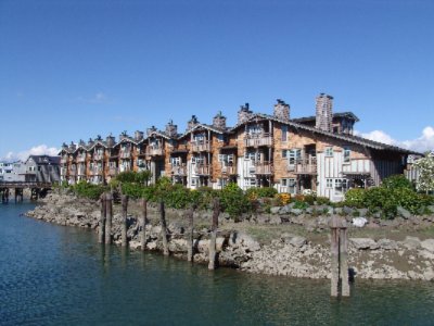 La Conner Channel Lodge - Exterior By Day