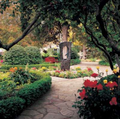 Macarthur Place - Gardens