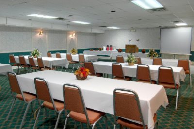 Days Inn Colonial Downtown - Room For Meetings Or Banquets