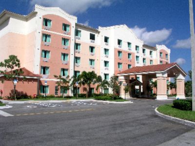 Holiday Inn Express & Suites - Hotel Exterior