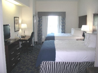Holiday Inn Express & Suites - Two Queen Suite