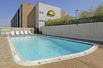 Days Inn Six Flags / Ballpark / Cowboys Stadium - Pool