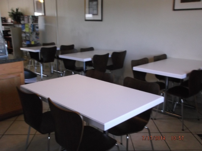 Super 8 Toledo / Perrysburg - Breakfast Area