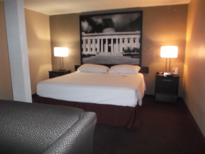 Super 8 Toledo / Perrysburg - King Suite With Sofa Bed