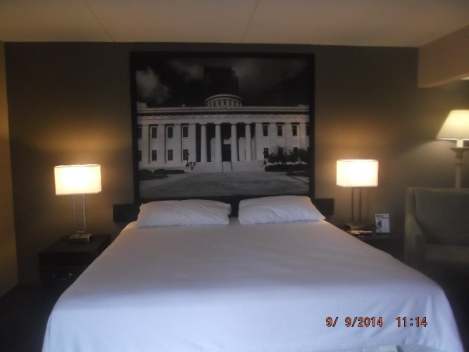 Super 8 Toledo / Perrysburg - King Suite With Sofa & Living Area
