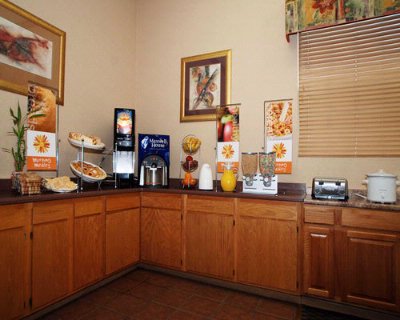 Sleep Inn & Suites - Breakfast Setup