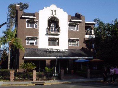 Eo Inn - Building