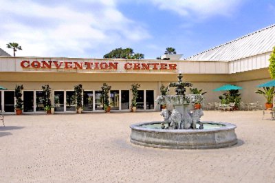 Town & Country Resort & Convention Center - 