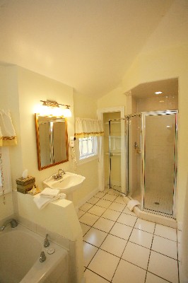 The Veranda Bed & Breakfast - Carriage House Private Bath