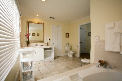 The Veranda Bed & Breakfast - Private Bath With Double Soaking Tub