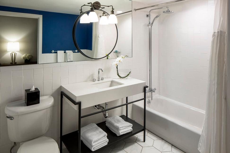 Holiday Inn Express & Suites Boston Garden - Suite Living Area 2