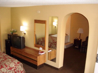 Vista Inn & Suites - 2 Room Suite With Jacuzzi