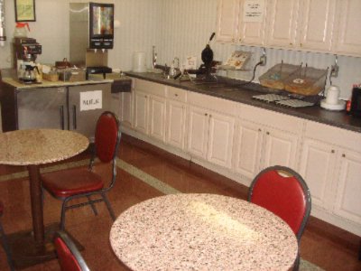 Vista Inn & Suites - Breakfast Area