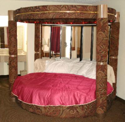 Vista Inn & Suites - Honeymoon 2 Room Suite
