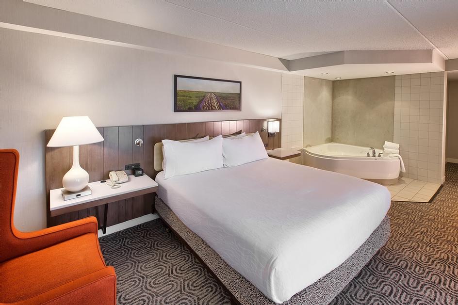 Hilton Garden Inn Kent Island - Hotel Meeting Room That Overlooks The Marina Has Wireless & High Speed For Your Convenience