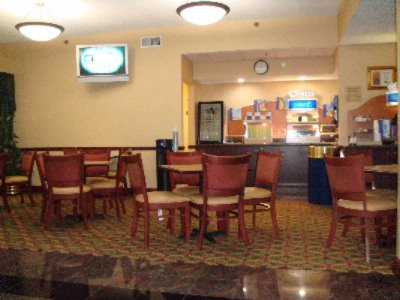 Holiday Inn Express - 