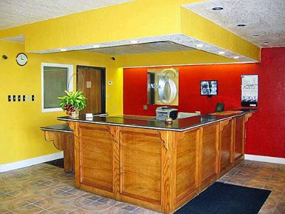 Motel 6 Medical Center South - Front Desk
