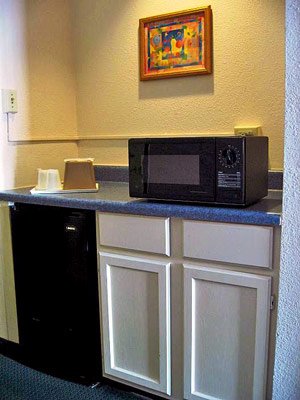 Motel 6 Medical Center South - Microfridge In Each Room