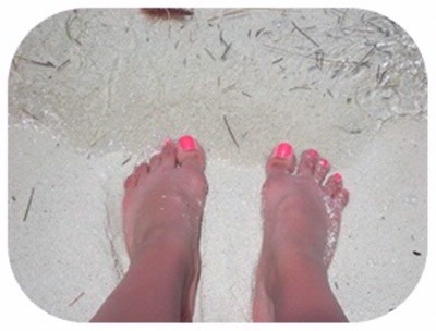 Belize Odyssey Resort - Barefeet On White Sandy Beach