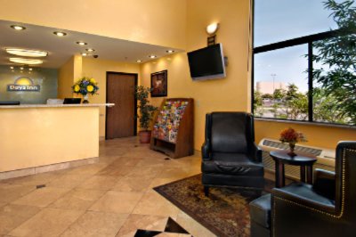 Days Inn of Rio Rancho - Lobby