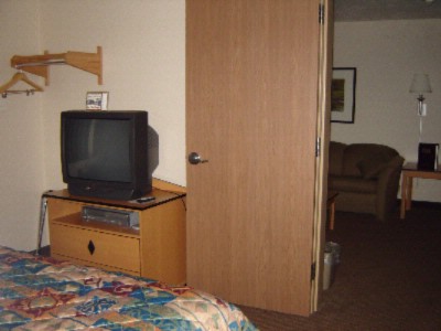 Best Rest Inn Ogden - King Suite - View To Living Room From Bedroom