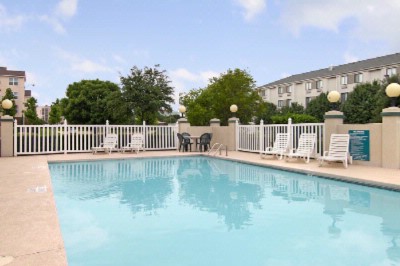Baymont Inn & Suites at Six Flags Dr. - 