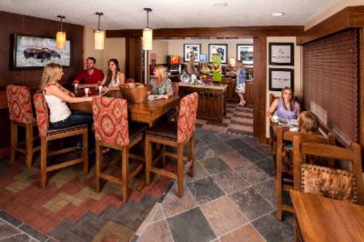 The Point Inn & Suites - The Point Inn & Suites Front Desk